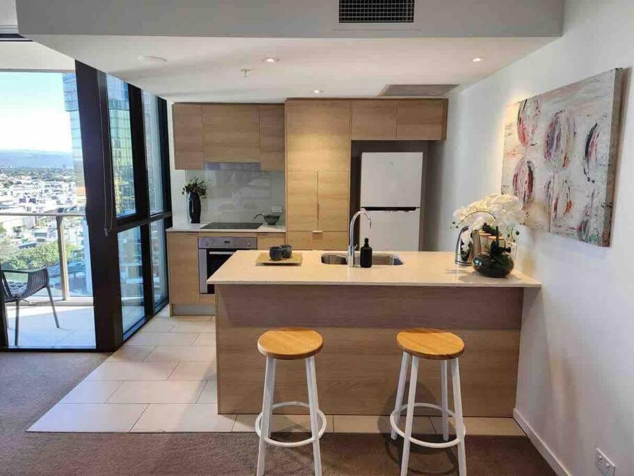 Broadbeach Business Or Leisure Gold Coast Exterior photo